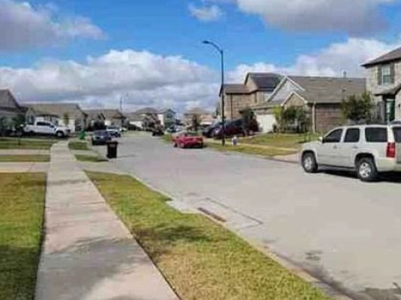 Exterior Neighborhood (street photo)