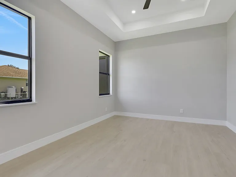 2743 35th Ave NE — Photo 5