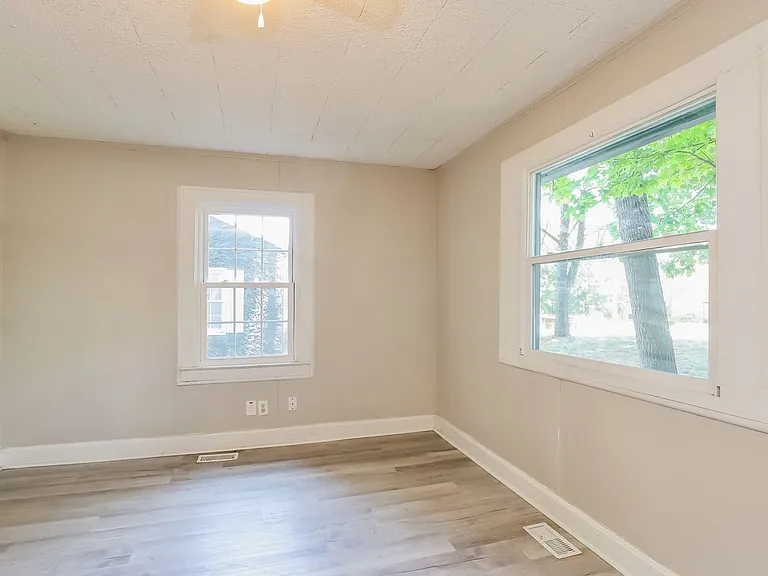 505 Henry Pl — Photo 9