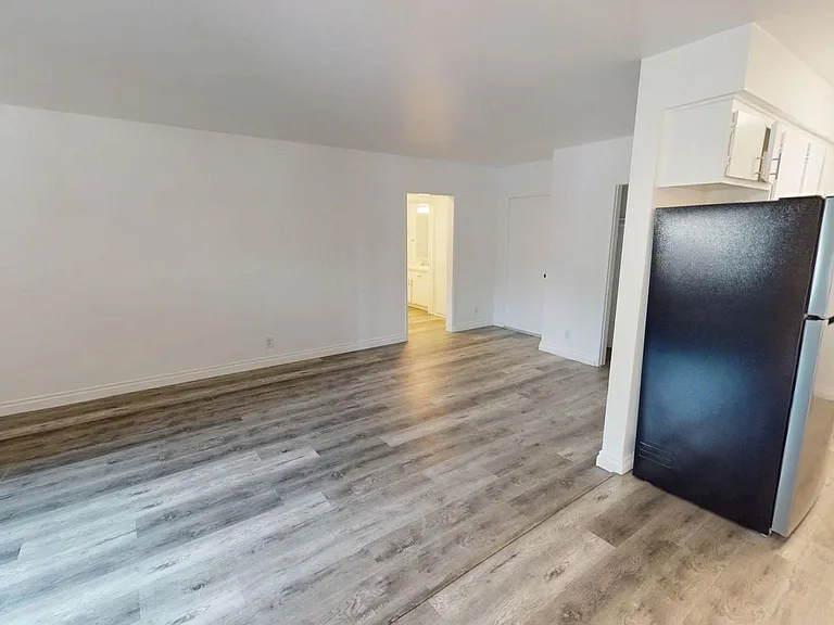 The Regal Villa Apts...Gorgeous Newly Remodeled 2 Bedroom.. Prime Location! CALL NOW! — Photo 4