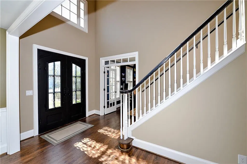 5 bed, 4.0 bath, 3346 sqft, $5,900 — Photo 4