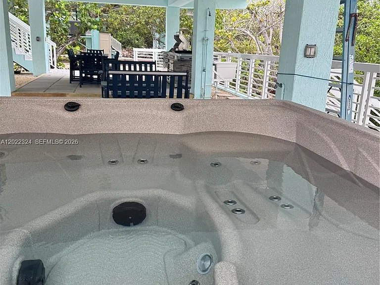 102 Venetian Dr — Photo 10