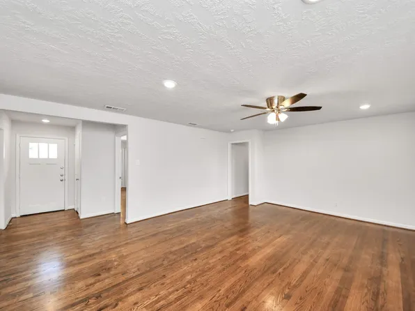 5803 Darnell St, Houston, TX 77074