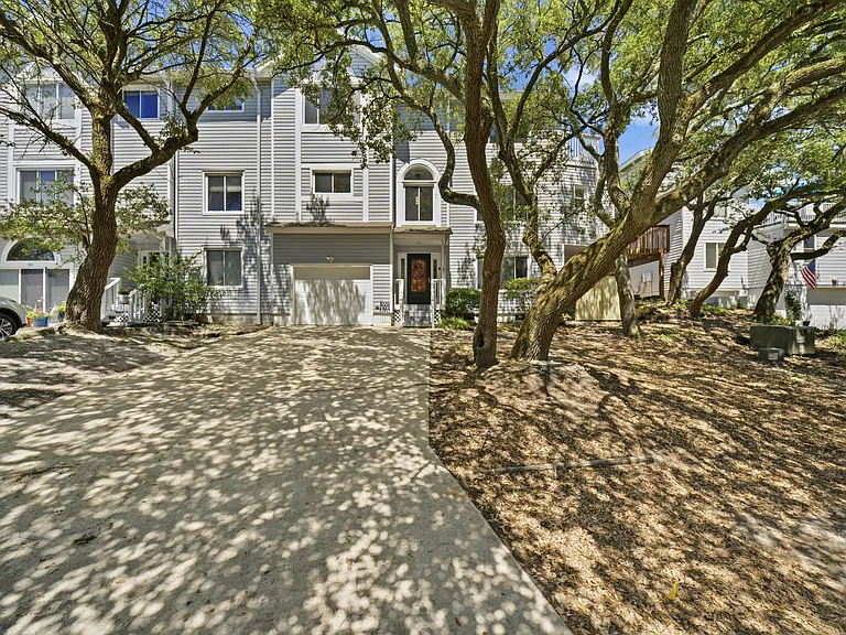 3848 Surry Rd — Photo 2
