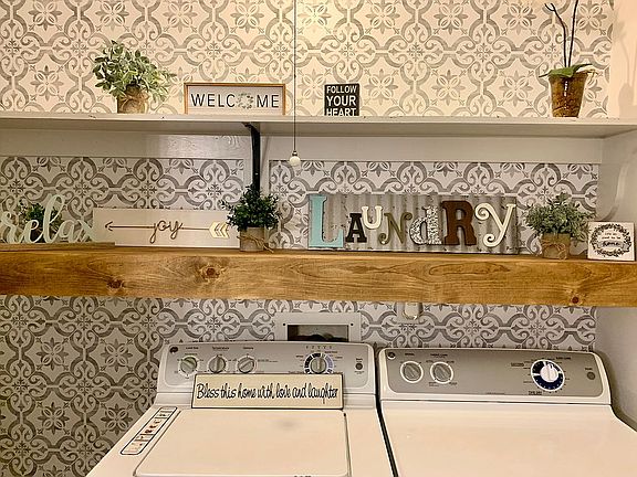 Adorable laundry room!