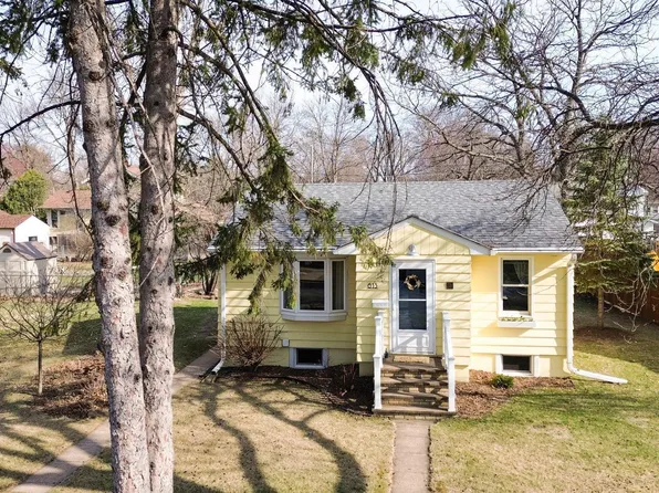 613 E Lake St, River Falls, WI 54022