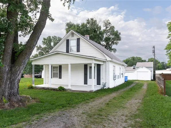 110 E 3rd St, Tonganoxie, KS 66086