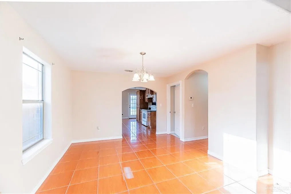 4 bed, 3.5 bath, 2095 sqft, $2,000 — Photo 4