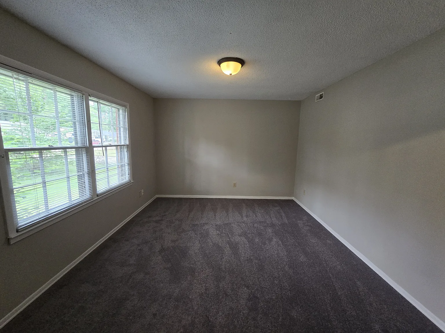 1410 Suterland Road - 1 — Photo 4