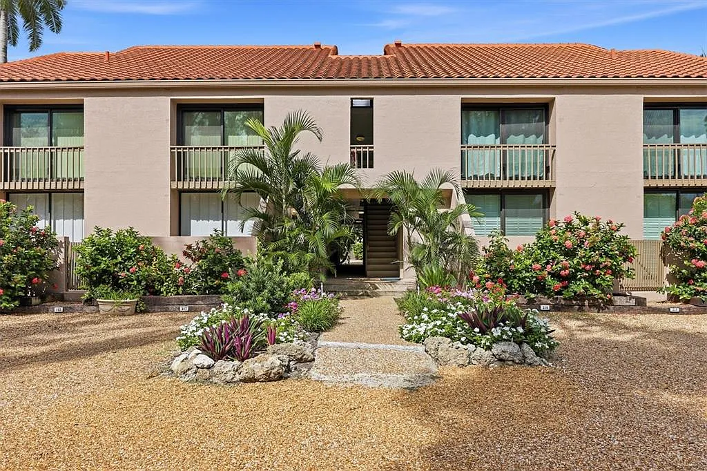 2 bed, 2.0 bath, 998 sqft, $3,800 — Photo 3