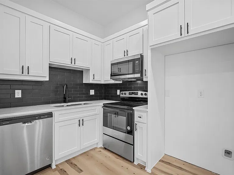 3412 Marshall St #A — Photo 2