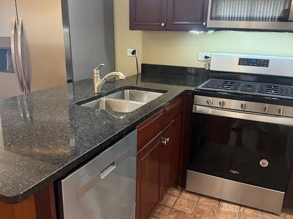 2724 W Lunt Ave APT 1N, Chicago, IL 60645