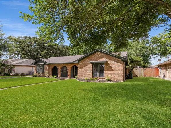 109 Tamarisk Trl, Lake Jackson, TX 77566