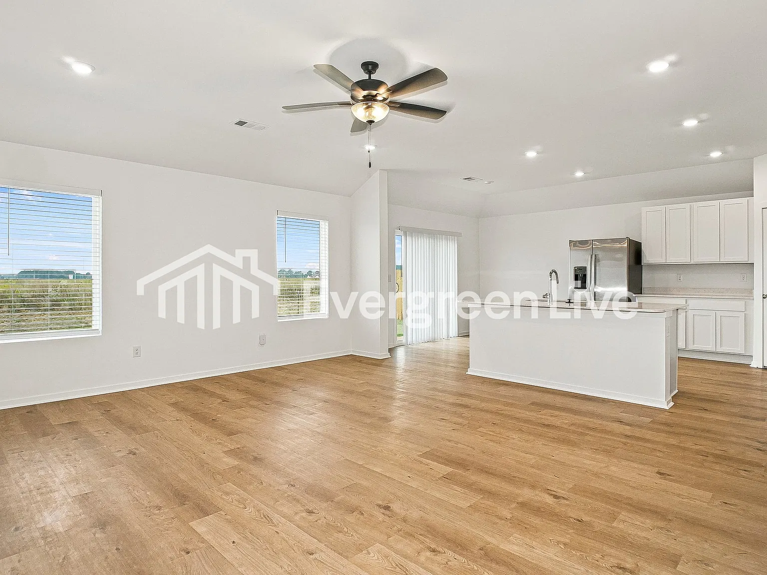 3 bed, 2.0 bath, 1523 sqft, $1,455 — Photo 2