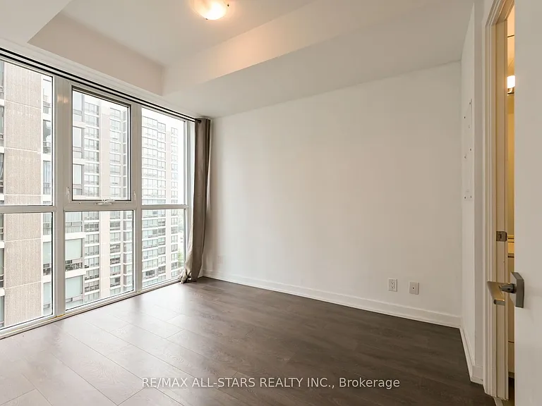 609 Avenue Rd #1001 — Photo 8