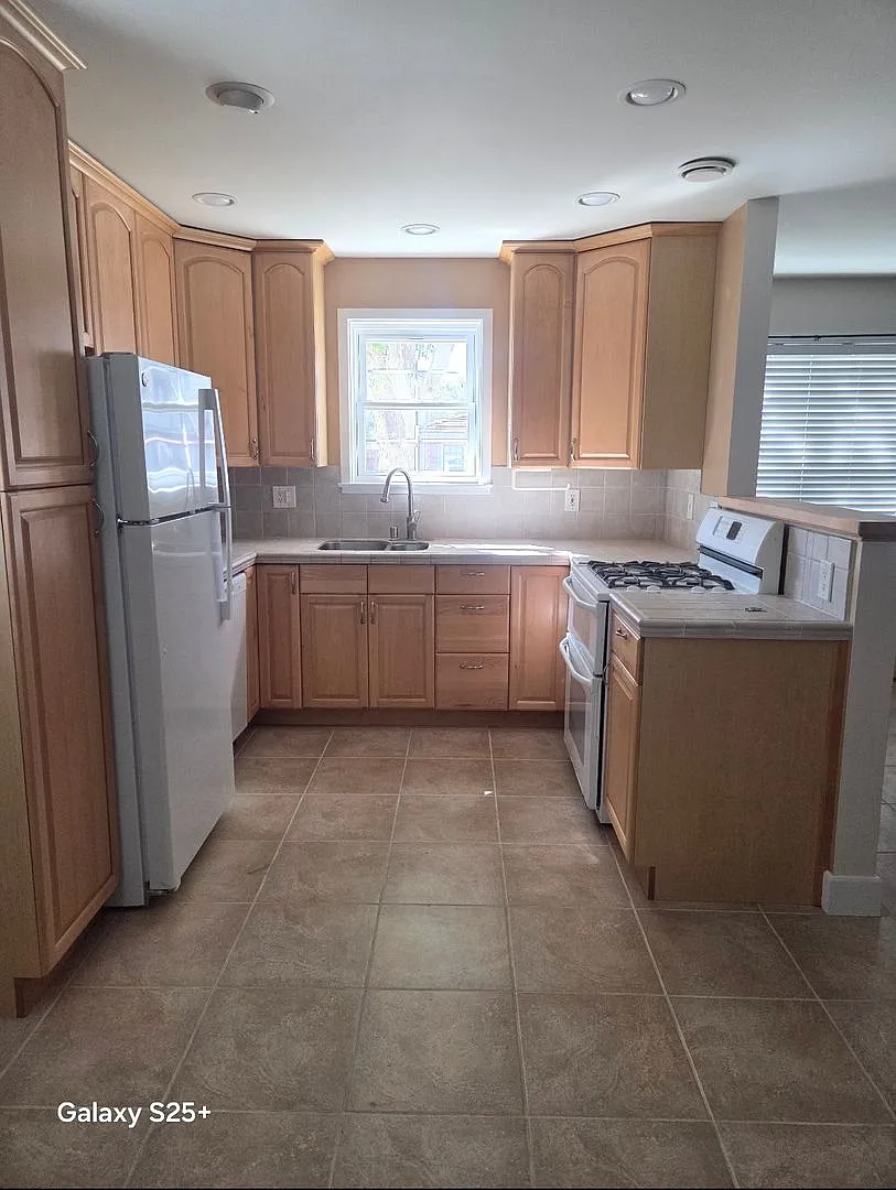 381 5th Street — Photo 3