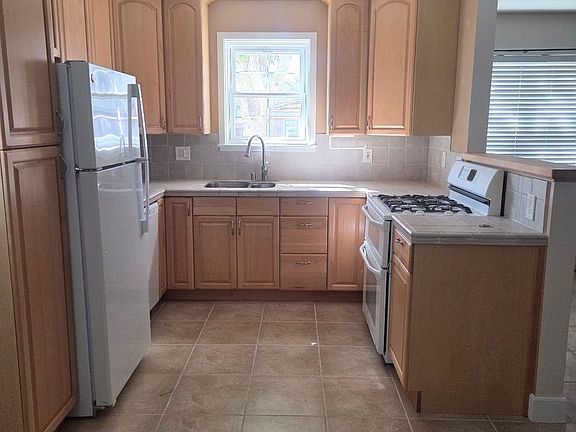 3rd image of 381 5th St