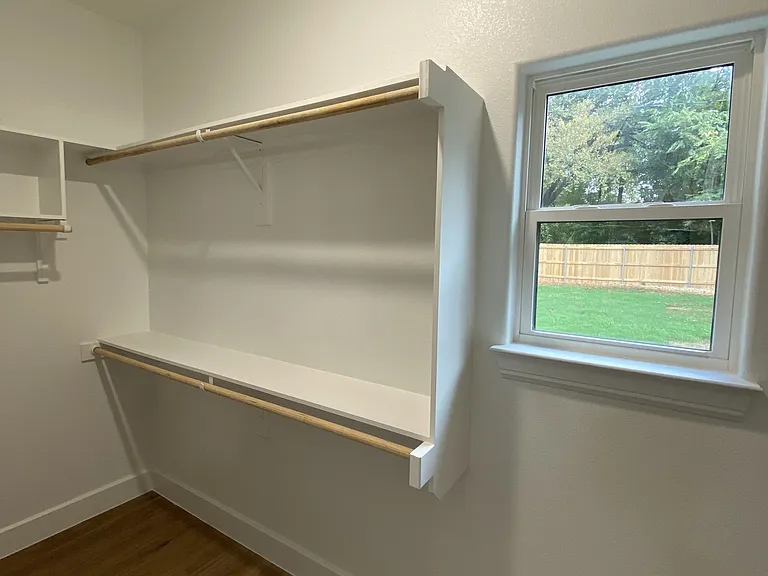 423 W Monterey St — Photo 10