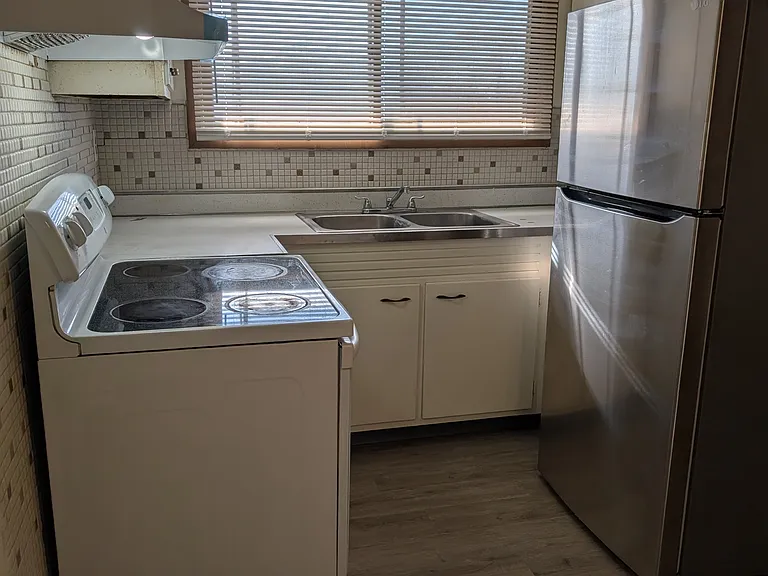 75 N Lyle Ave #5 — Photo 3