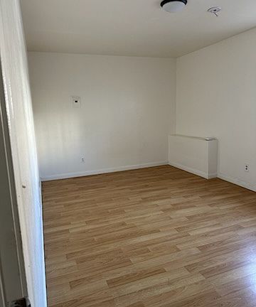 2nd image of 325 N Saint Andrews Pl #325