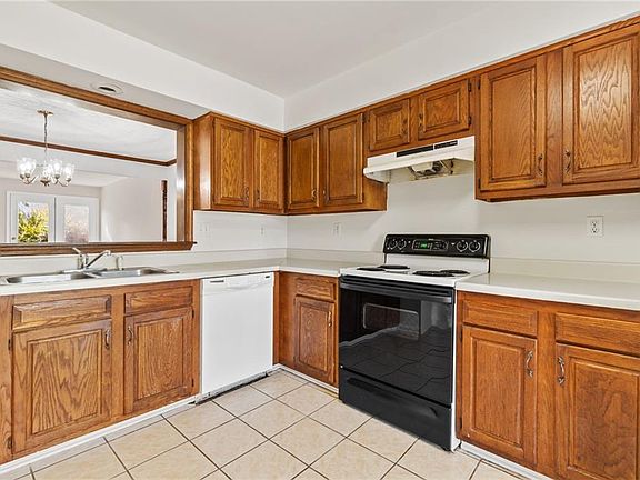 3rd image of 1509 Brenland Cir