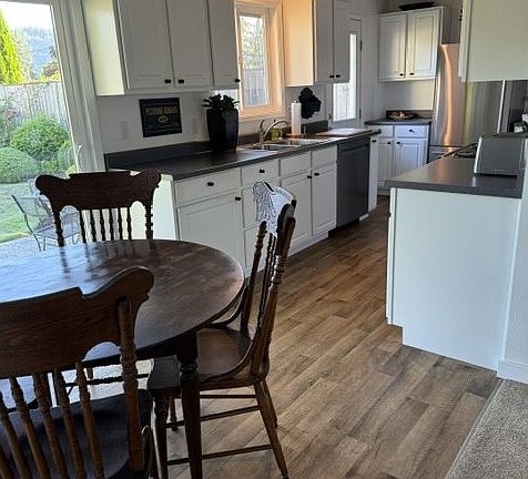 5th image of 450 Cardinal Way
