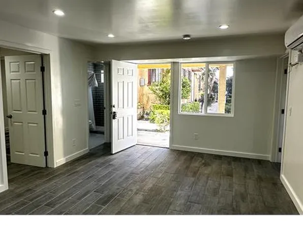 957 W 45th St #4-959-3, Los Angeles, CA 90037