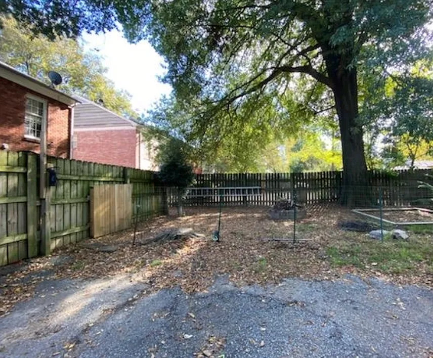 2 bed, 1.5 bath, 1406 sqft, $1,275 — Photo 3