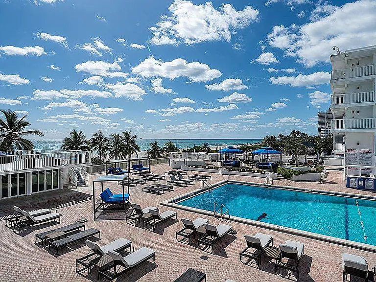 5401 Collins Ave #1029 — Photo 3
