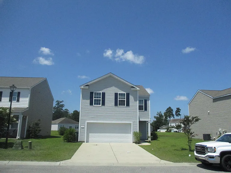 812 Hayes Point Cir — Photo 1
