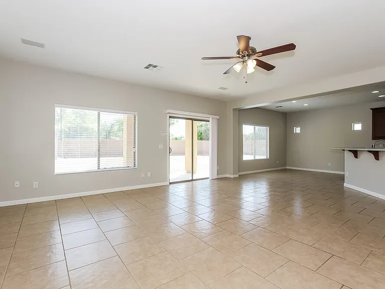 13875 W Mauna Loa Ln — Photo 2