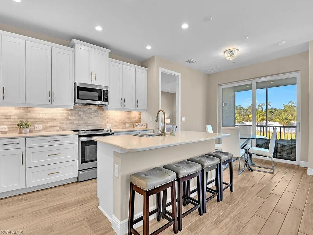 3 bed, 2.0 bath, 1660 sqft, $6,000 — Photo 1