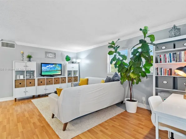 2008 Jackson St APT B10, Hollywood, FL 33020