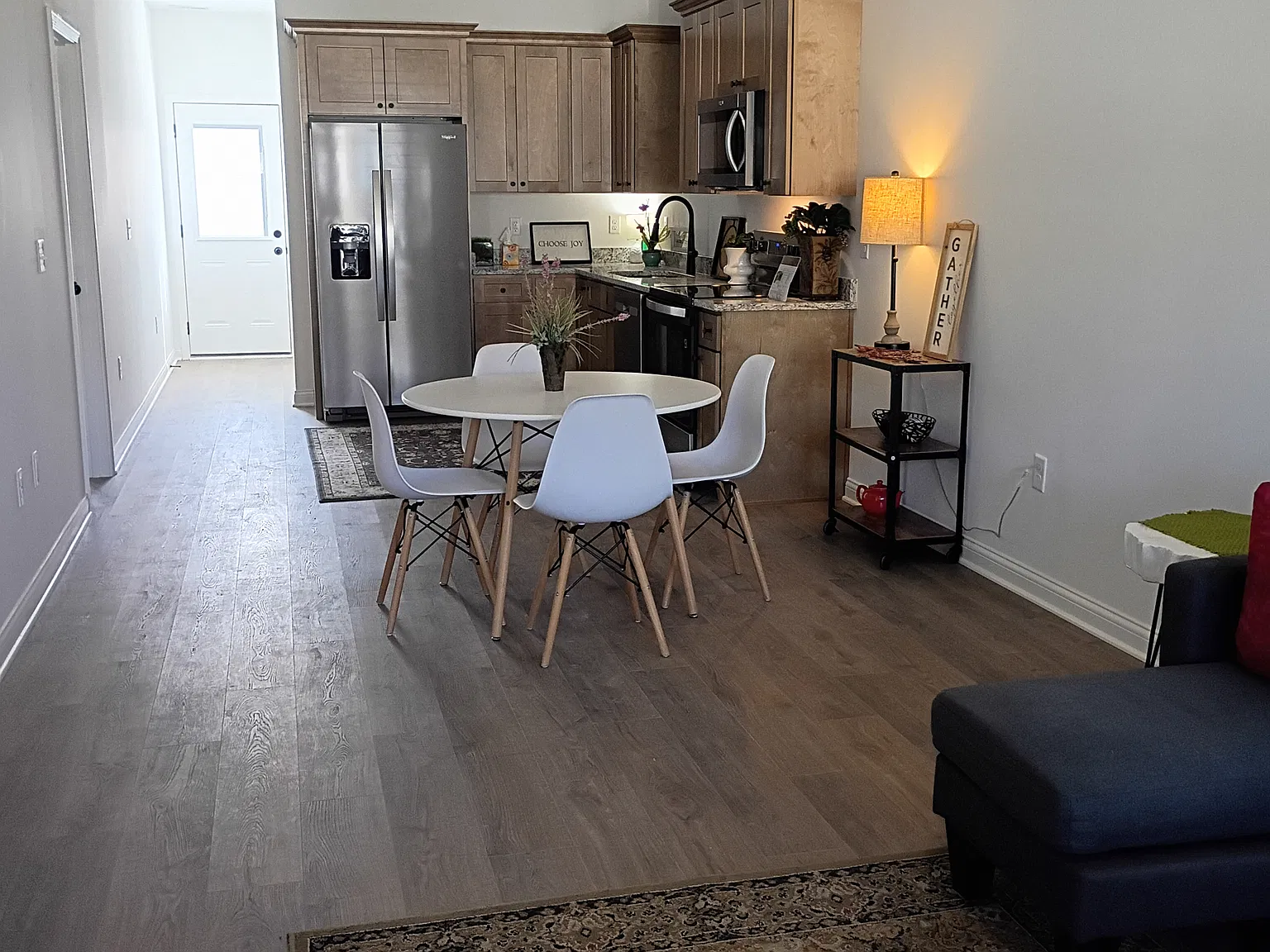 2 bed, 1100 sqft, $1,300 — Photo 3