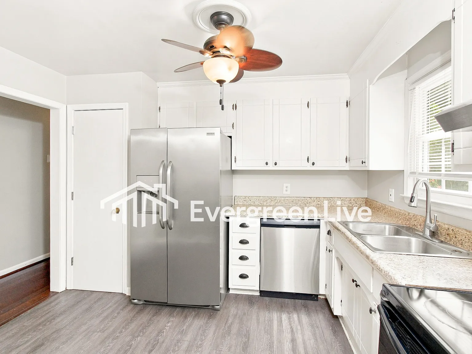 4 bed, 2.5 bath, 2336 sqft, $2,345 — Photo 4