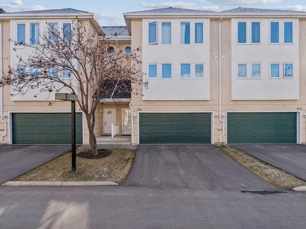 110 Candle Ter SW, Calgary, AB T2W 6G7