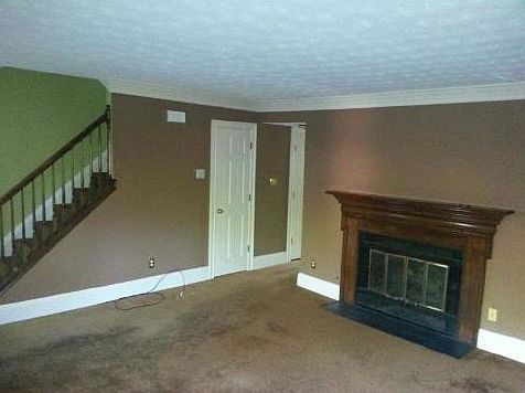 2nd image of 904 Chippendale Ln