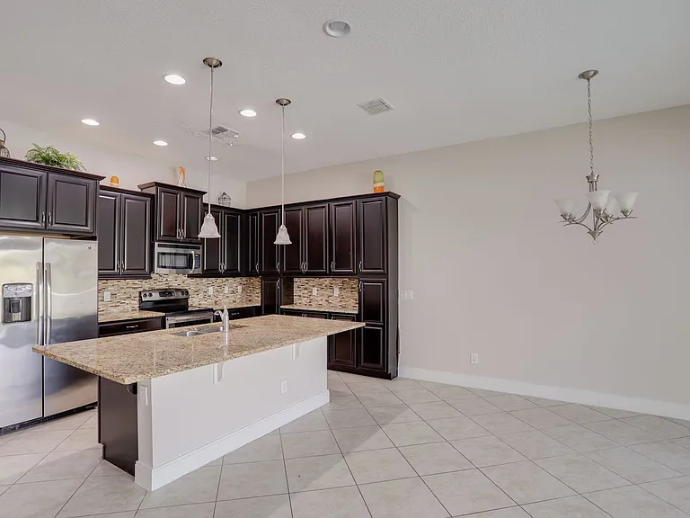 510 Captiva Dr — Photo 11