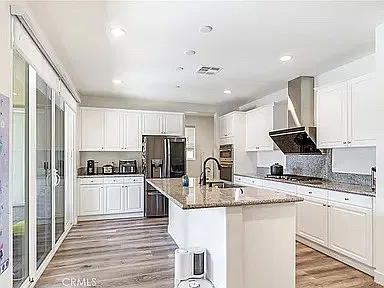 4 bed, 2448 sqft, $4,100 — Photo 3