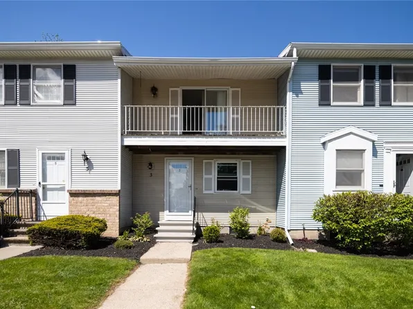 3 Southfield Dr, Webster, NY 14580