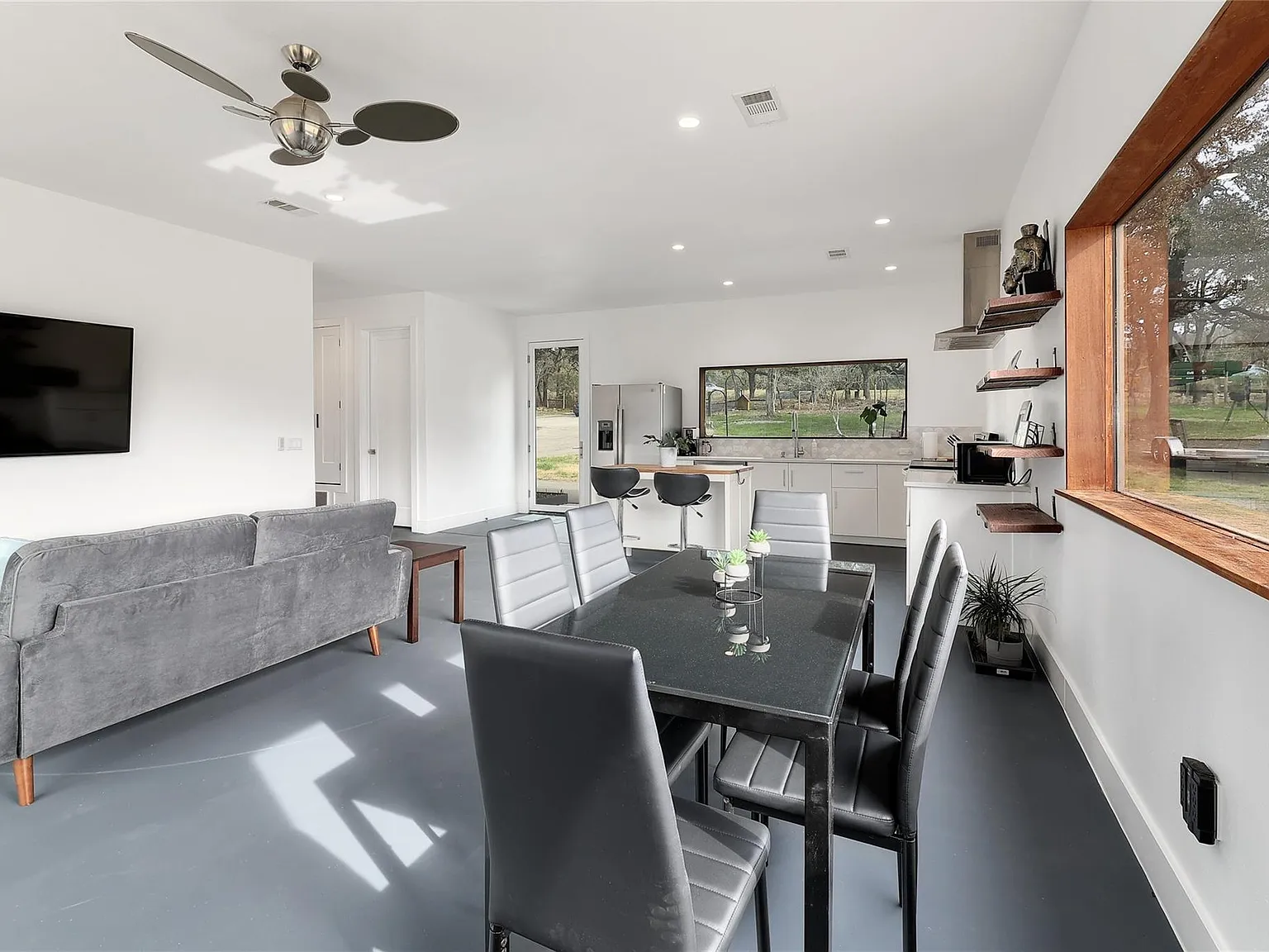 2 bed, 2.0 bath, 1273 sqft, $2,950 — Photo 3