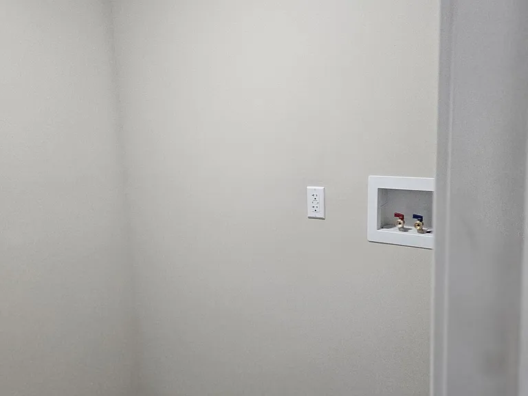 1068 Lakeland Dr — Photo 38