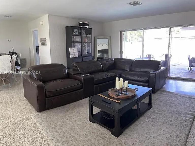 5001 SW 87th Pl — Photo 2