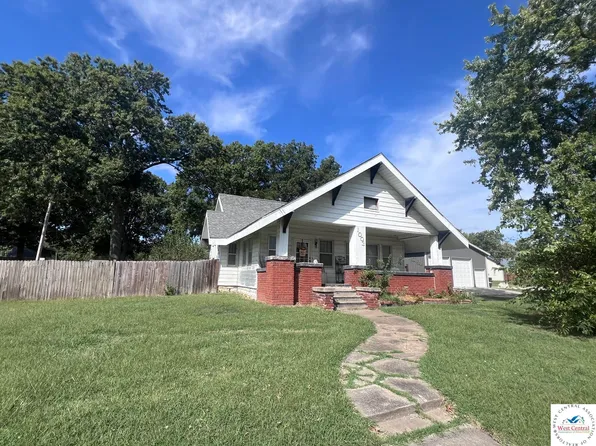 1003 N 2nd St, Clinton, MO 64735