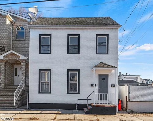 149 S Park St #2 Photo 1