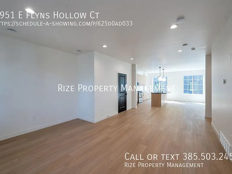 1951 E Flyns Hollow Ct — Photo 4