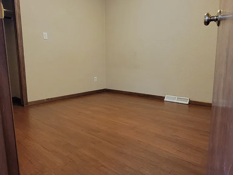 2348 E Walnut St — Photo 19