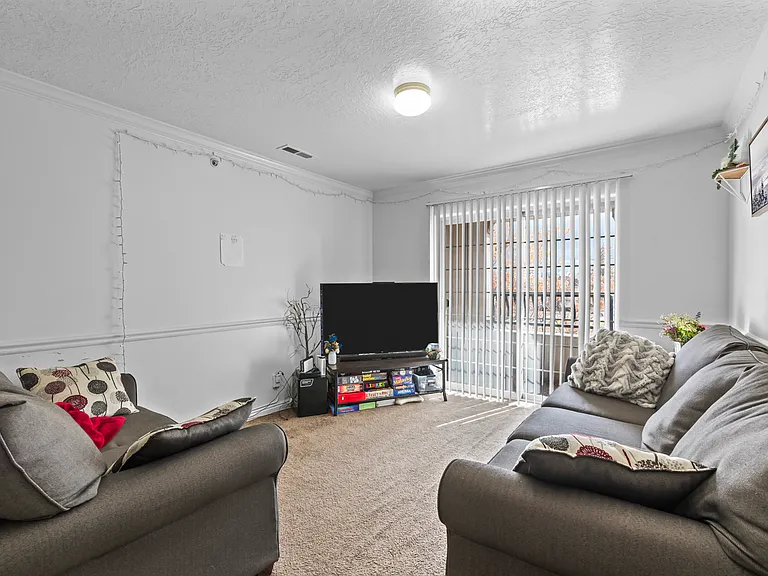 567 N University Ave #210 — Photo 5