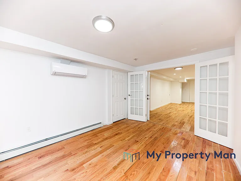 1092 Madison St #1 — Photo 3