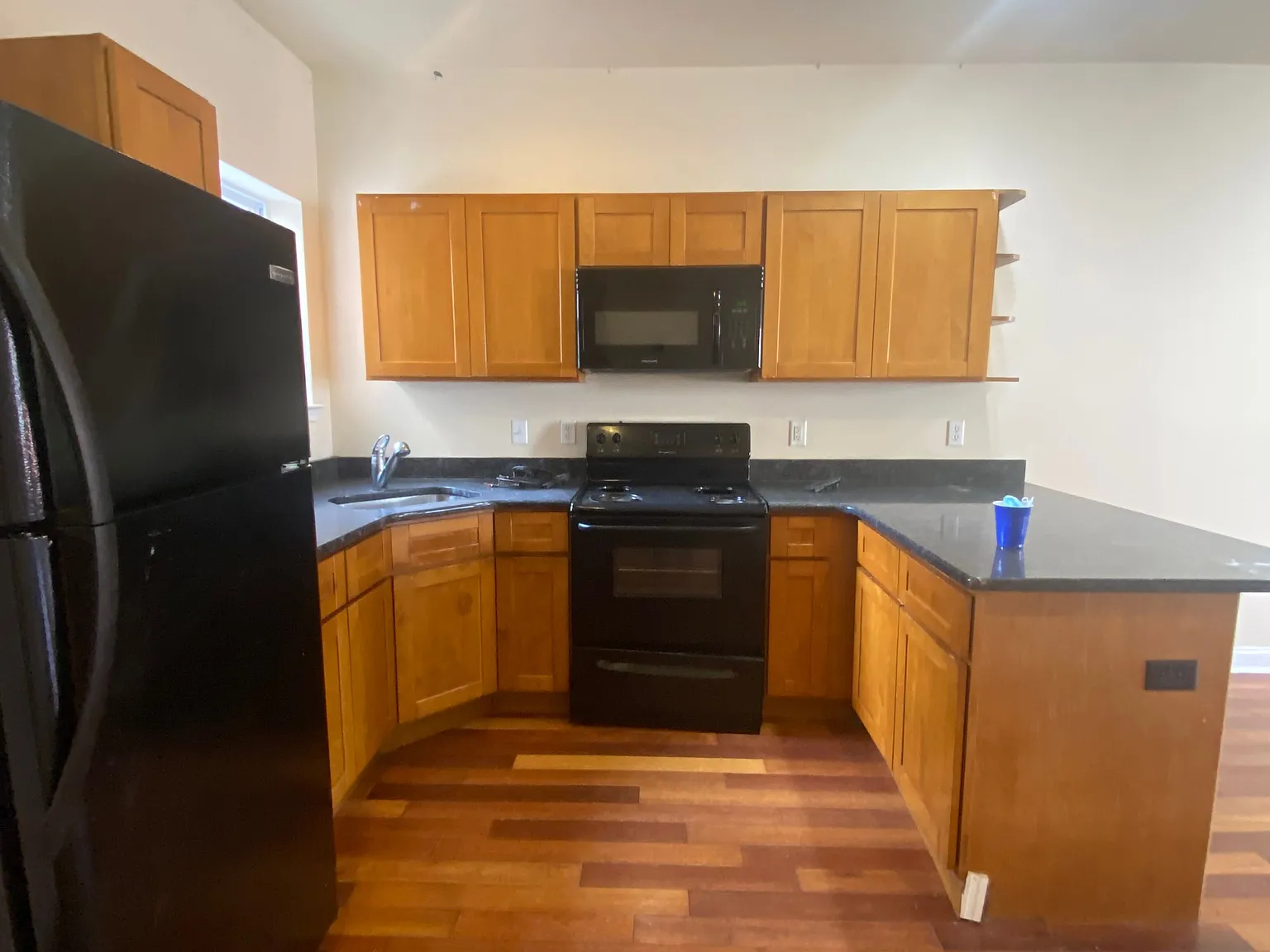 4 bed, $2,000 — Photo 2
